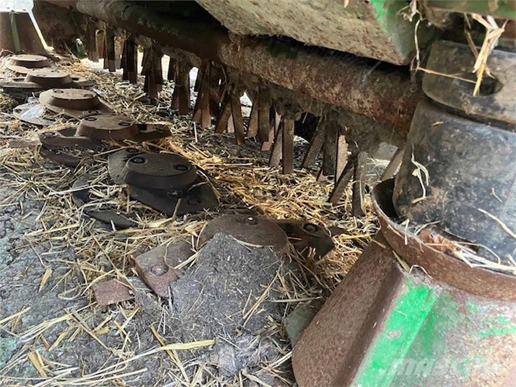 John Deere 131 Otros equipos usados para la recolección de forraje