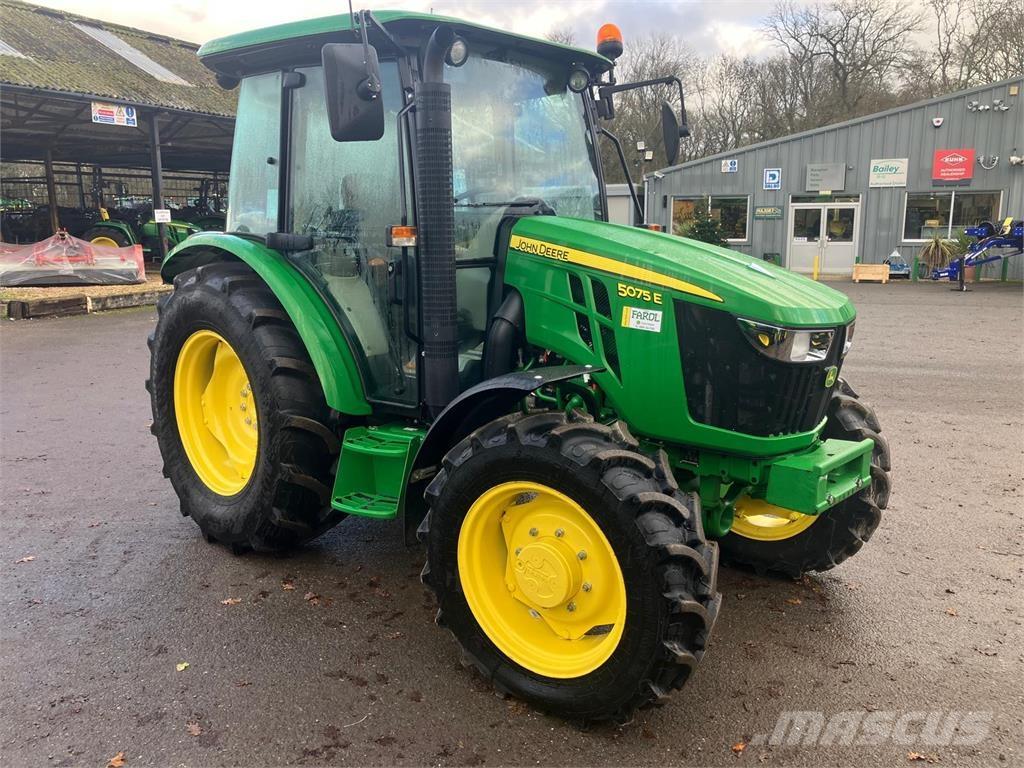 John Deere 5075E Tractores