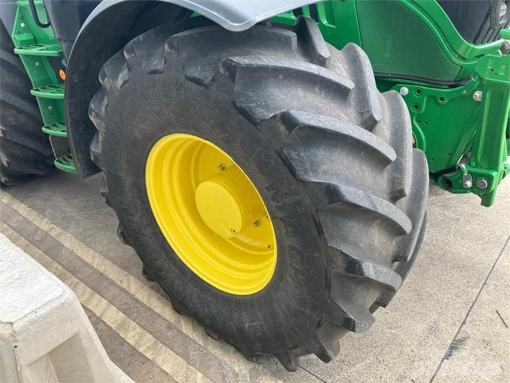 John Deere 6215R Tractores
