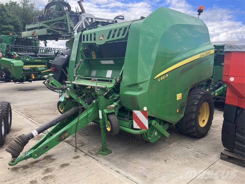 John Deere V451R Rastrillos y henificadores