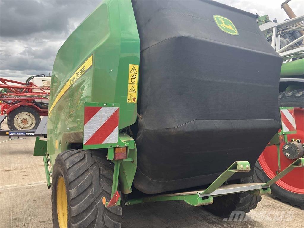John Deere V451R Rastrillos y henificadores