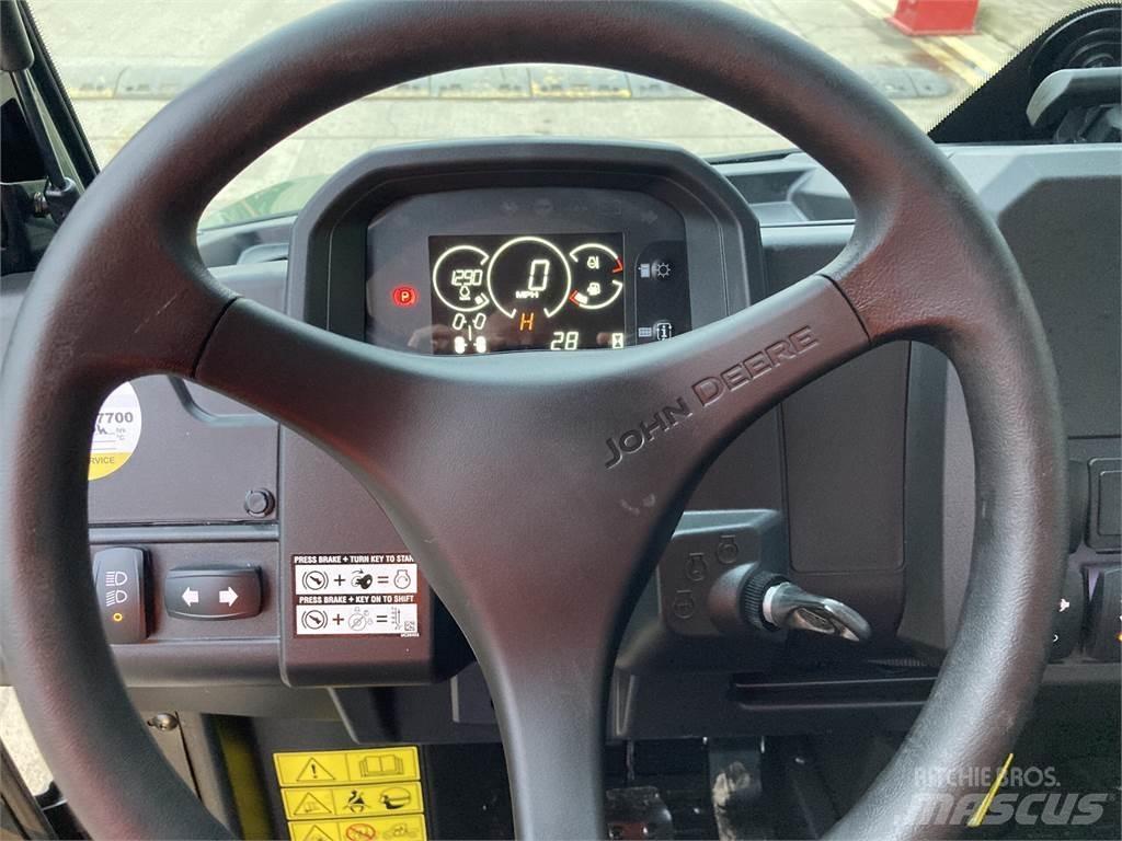 John Deere XUV875M Maquinaria para servicios públicos