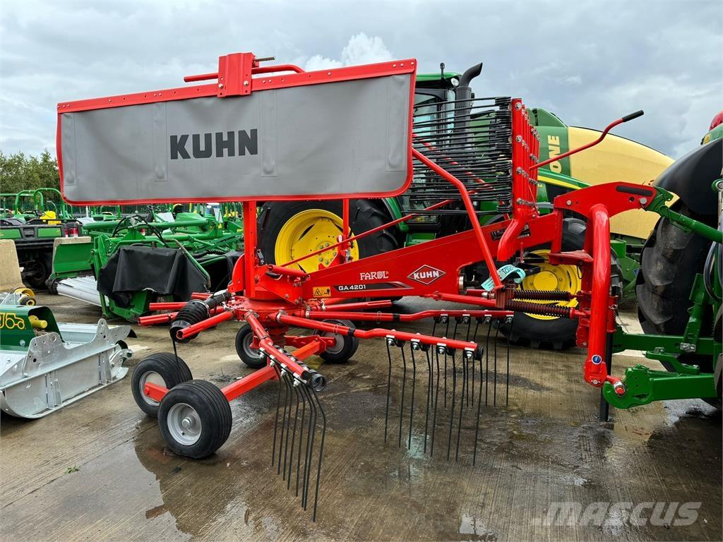 Kuhn GA 4201 Rastrillos y henificadores