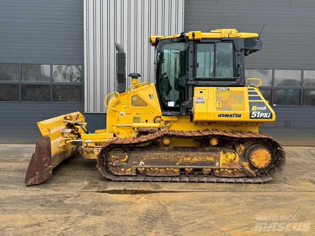 Komatsu D51PXi-24 Buldozer sobre oruga