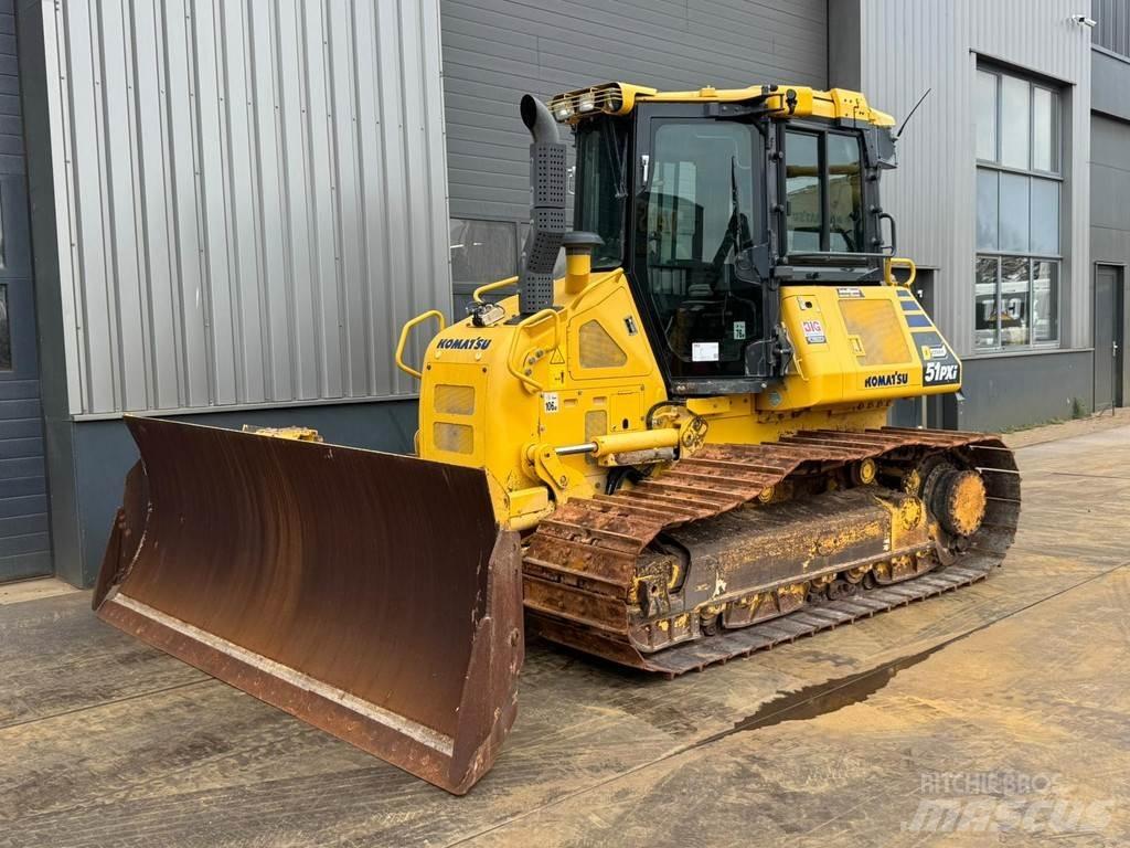 Komatsu D51PXi-24 Buldozer sobre oruga