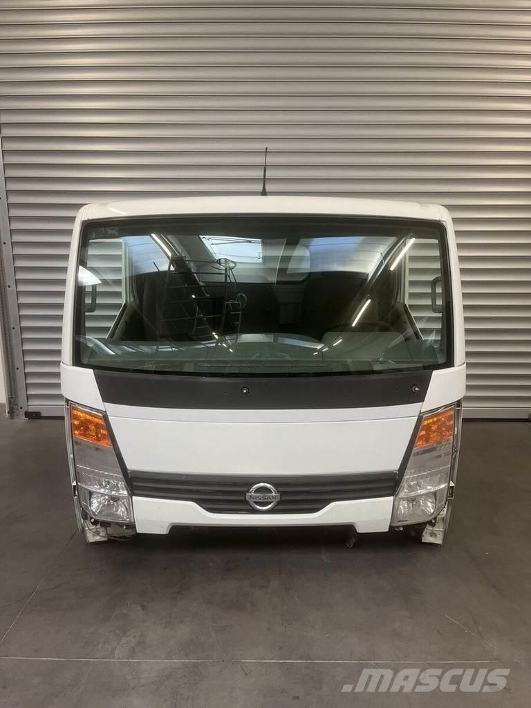 Nissan NT400 Cabinas e interior