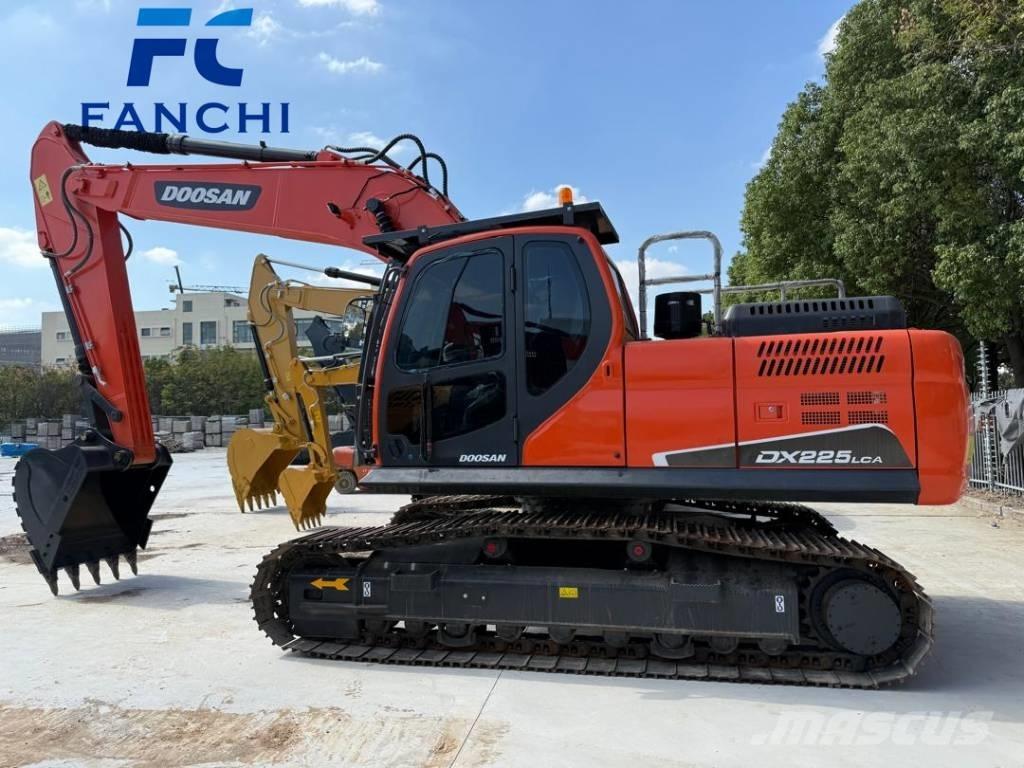 Doosan DX 225 LCA Excavadoras de cadenas