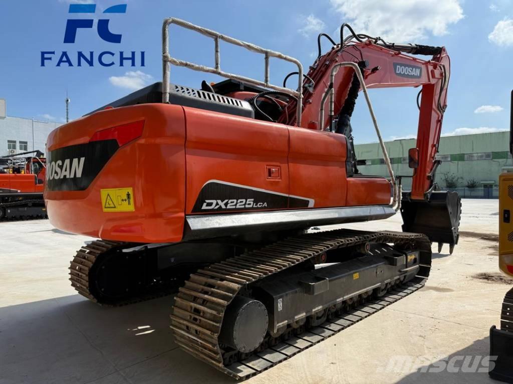 Doosan DX 225 LCA Excavadoras de cadenas