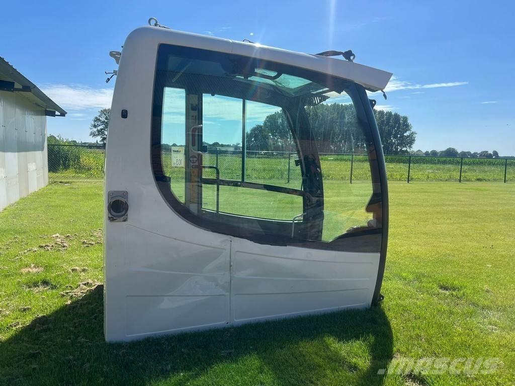 Liebherr 11407040 Cabinas e interior