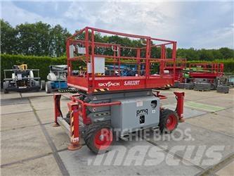 SkyJack SJ 6832 RT Plataformas tijera