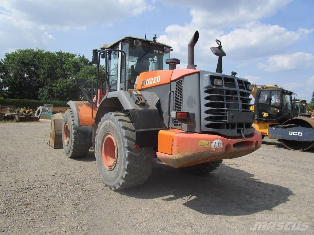 Hitachi ZW 220  Waage Cargadoras sobre ruedas