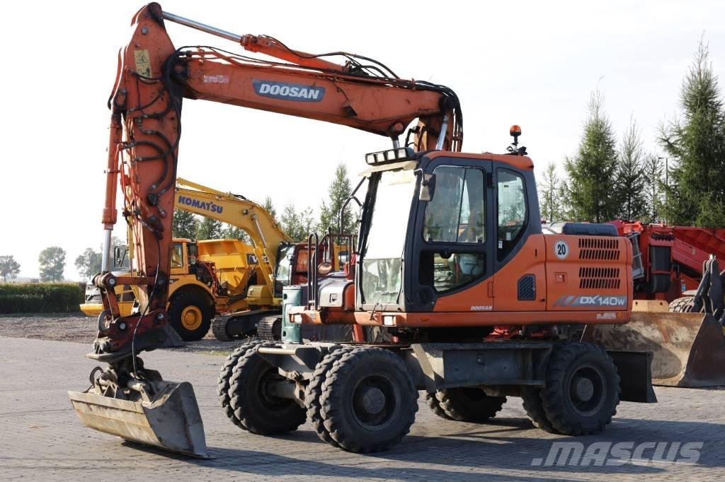 Doosan DX 140 W-3 Excavadoras de ruedas