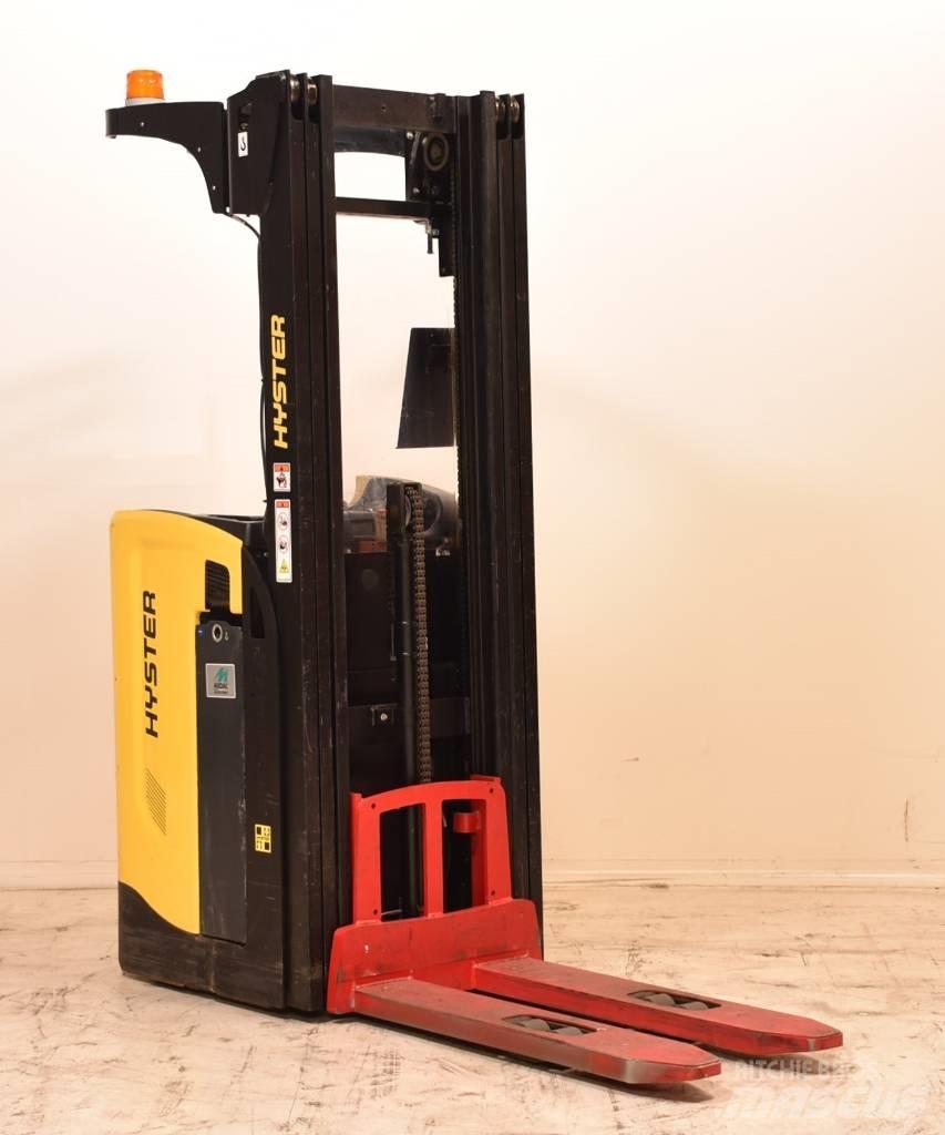 Hyster RS1.6-24 Apiladores eléctricos autopropulsados