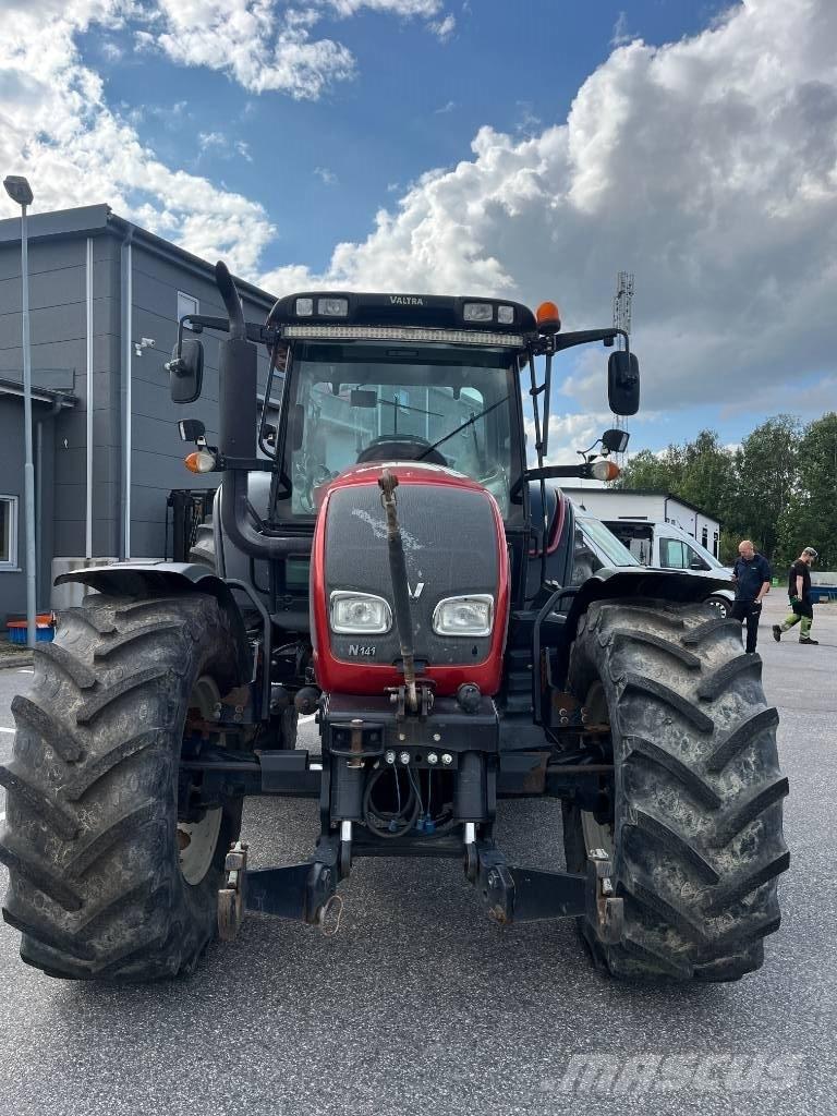 Valtra N 141 Tractores