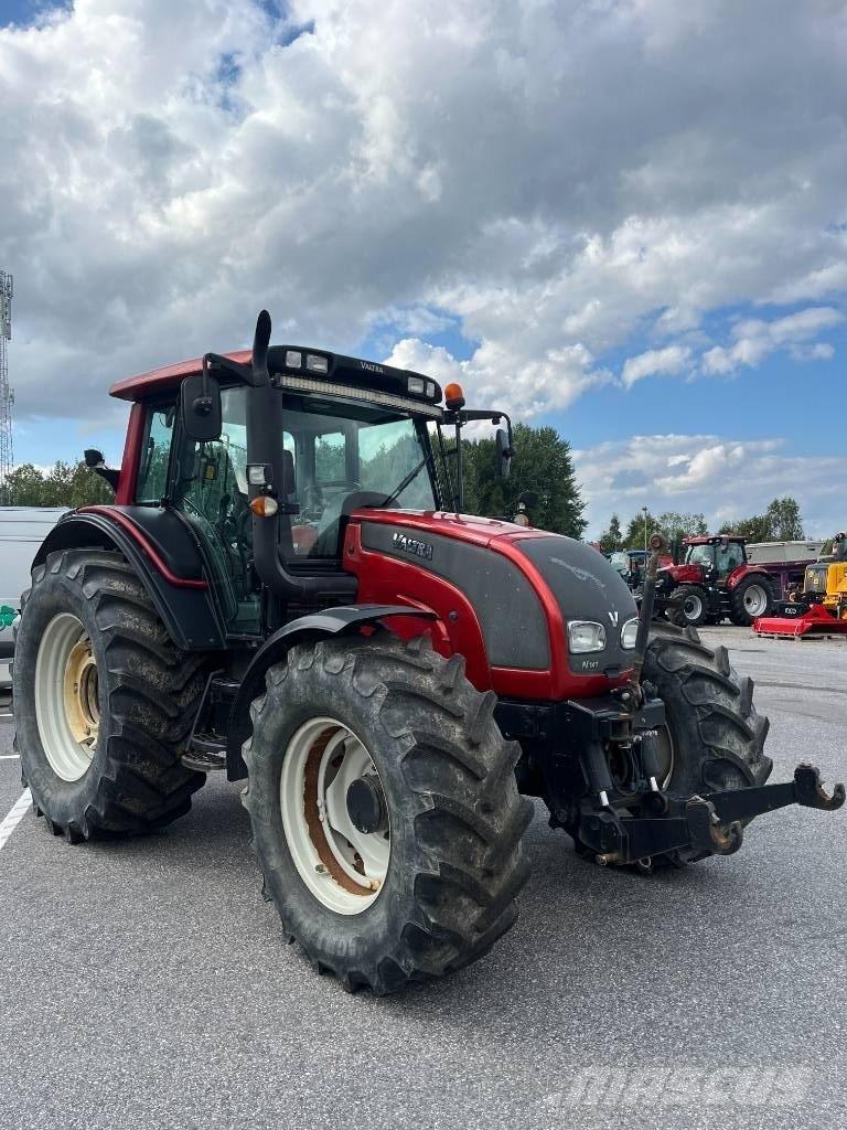 Valtra N 141 Tractores