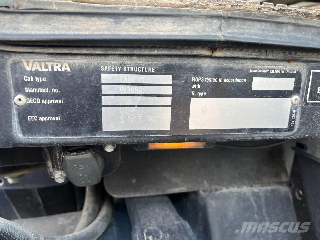 Valtra N 141 Tractores