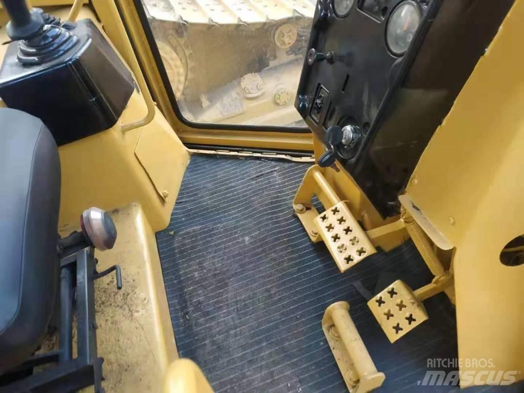CAT D 5 M Buldozer sobre oruga