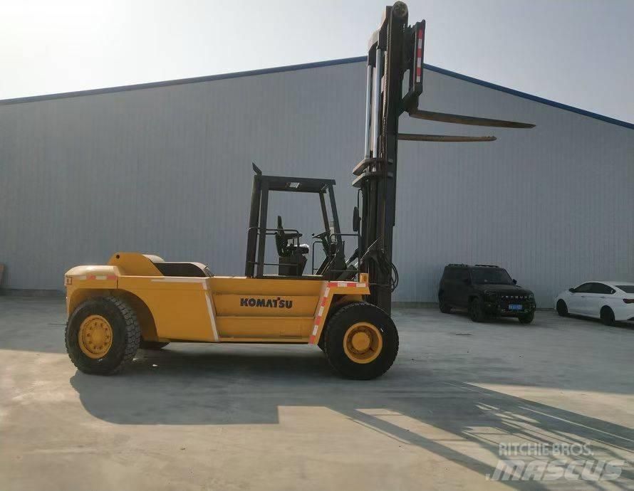 Komatsu FD200 Carretillas telescópicas