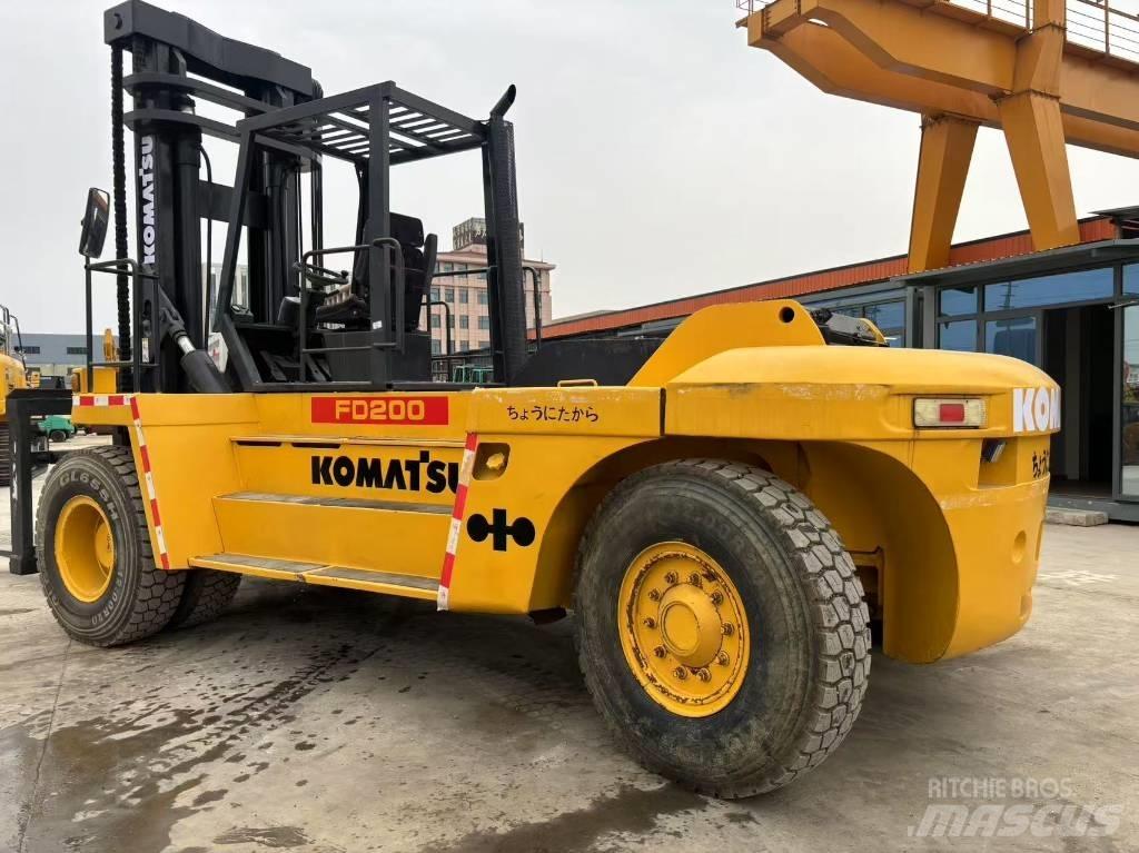 Komatsu FD200 Carretillas telescópicas
