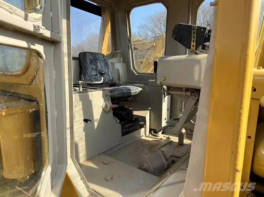 CAT D8K Buldozer sobre oruga