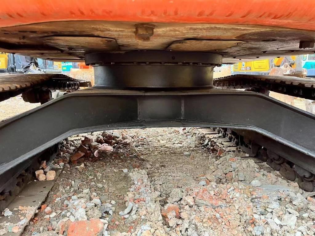 Hitachi ZX 135 US Excavadoras de cadenas