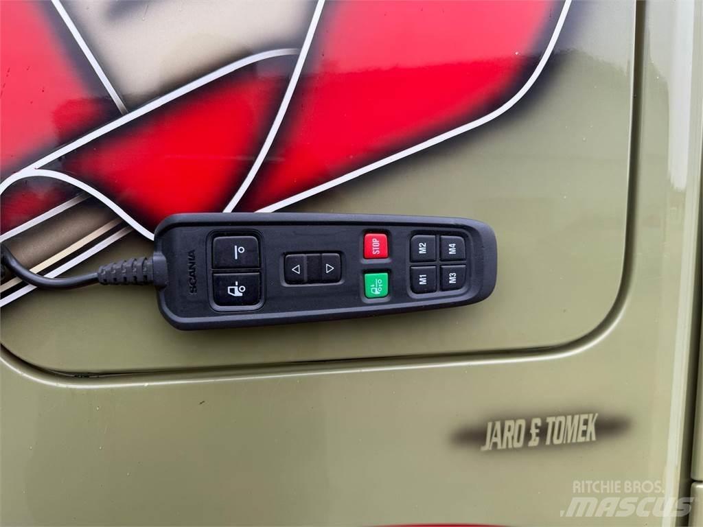Scania P320 Camiones caja cerrada