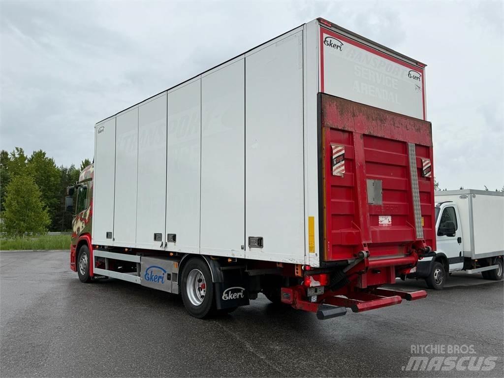 Scania P320 Camiones caja cerrada