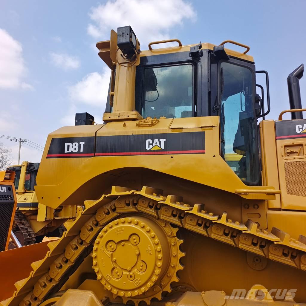 CAT D 8 T Buldozer sobre oruga