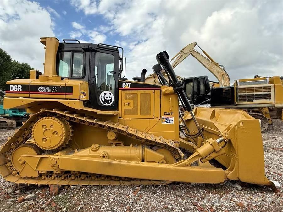 CAT D 6 R Buldozer sobre oruga