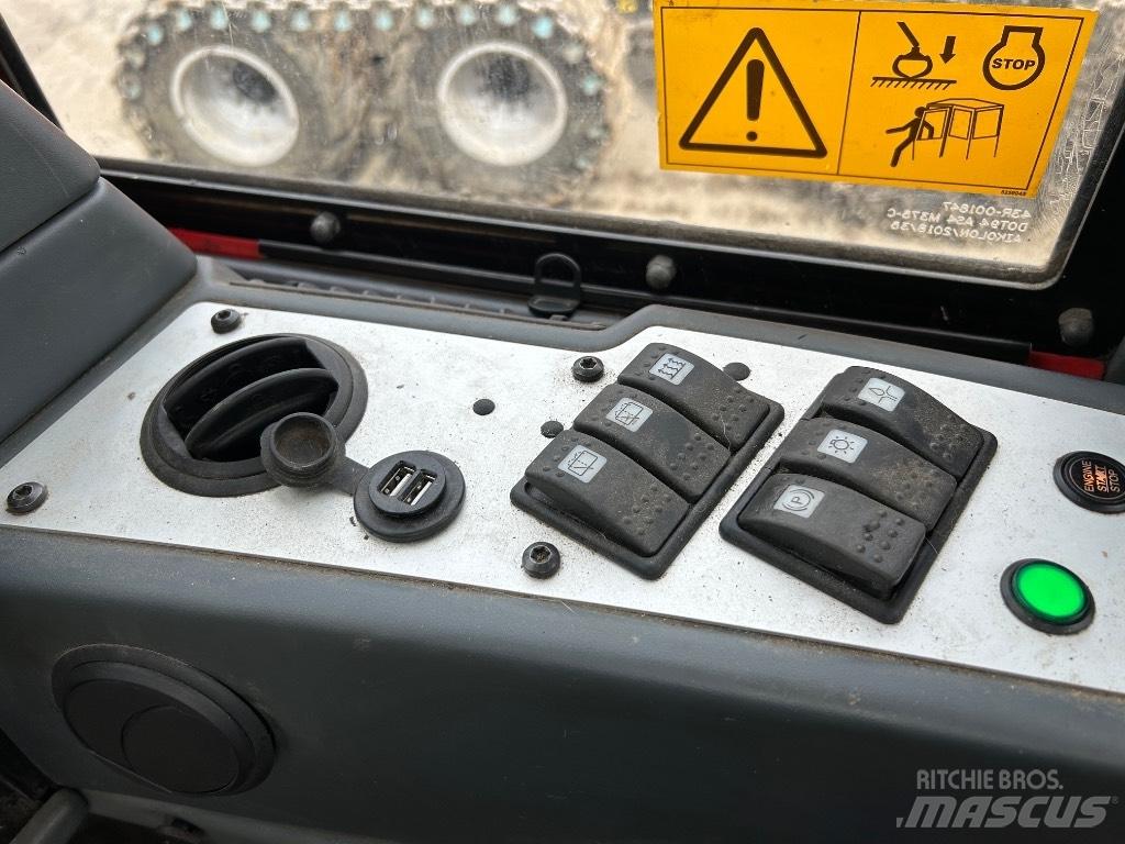 Komatsu 895 Autocargadoras
