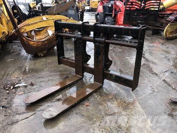 CAT IT 28 Uñas para carretilla