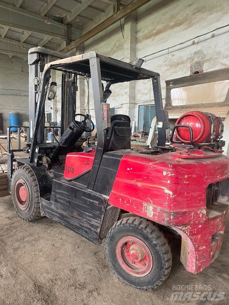 Doosan D 45 S-7 Almacenaje - Otros