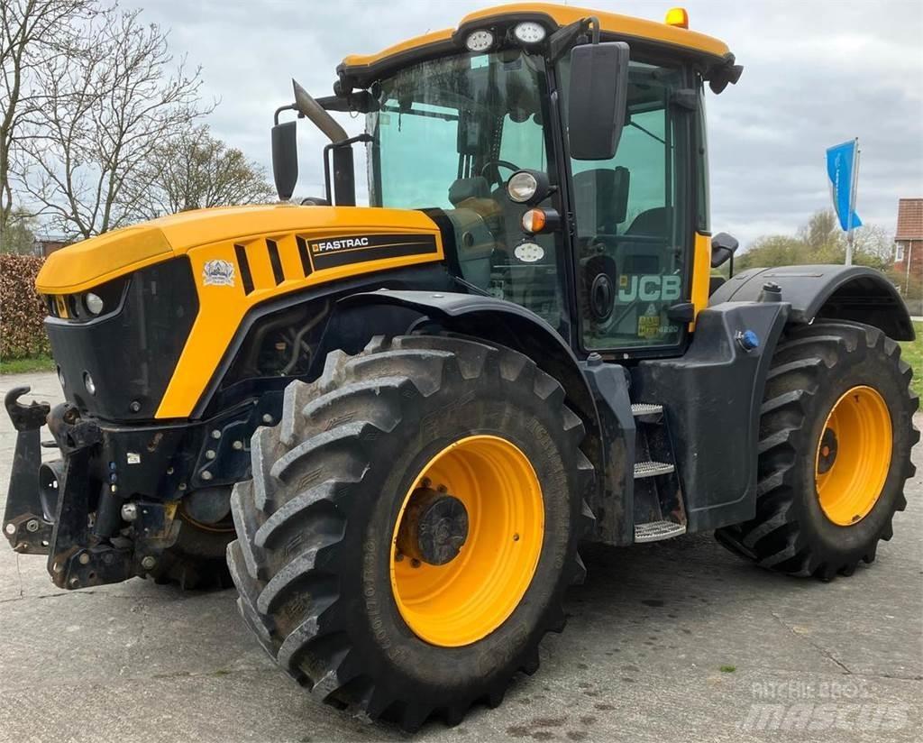 JCB 4220 Fastrac Tractores