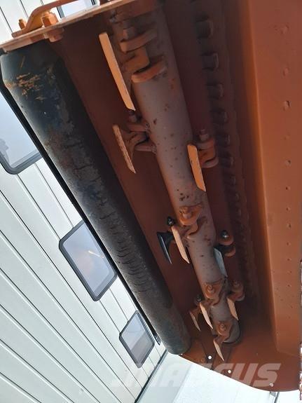 Berti Park/P 145 Otros equipos usados para la recolección de forraje