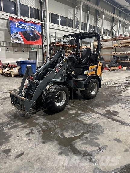 GiANT G2500HD+ Minicargadoras