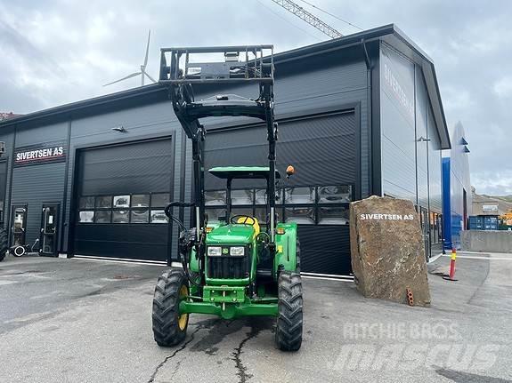 John Deere 5055E Tractores