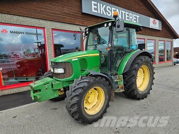 John Deere 5820 Tractores