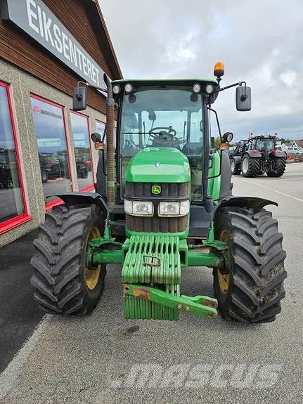 John Deere 5820 Tractores