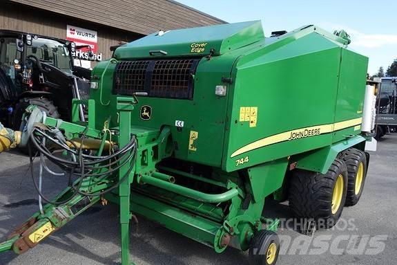 John Deere 744 744 Rotoempacadoras