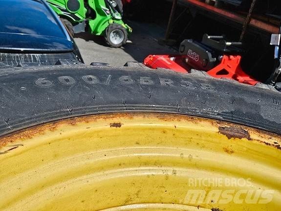 John Deere NOKIAN Tractores