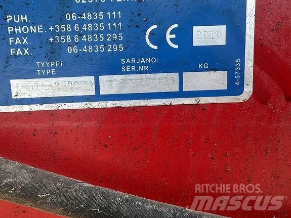 Junkkari KH 2500 Remolques esparcidores de estiércol