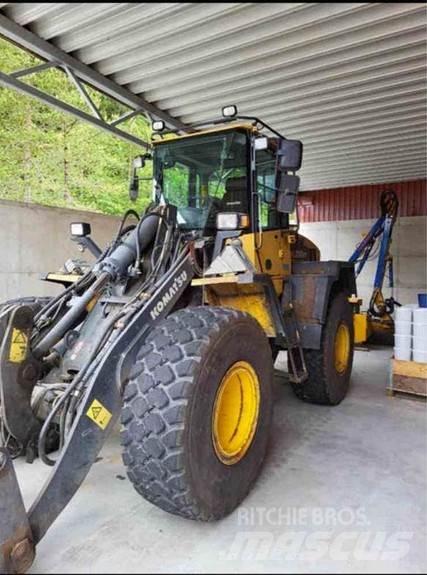 Komatsu WA200 PT Cargadoras sobre ruedas