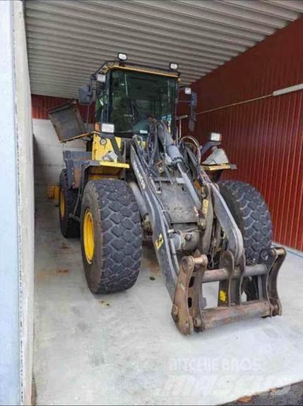 Komatsu WA200 PT Cargadoras sobre ruedas