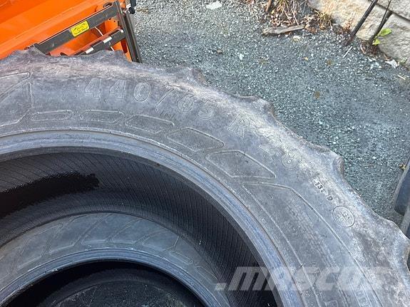 Mitas  Neumáticos, ruedas y llantas