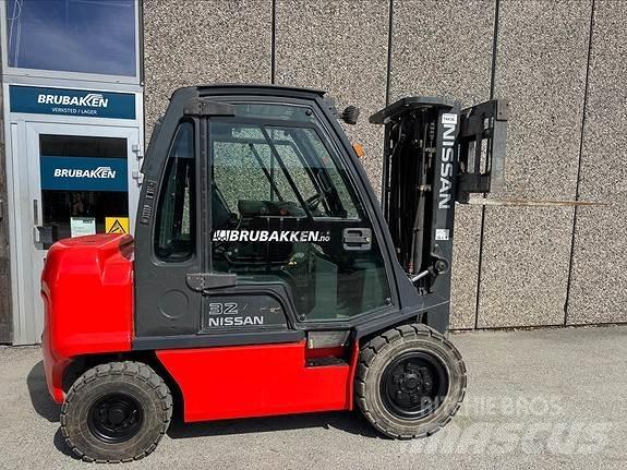 Nissan DF32 14436 Carretillas diesel
