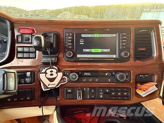 Scania 650 S Camiones caja cerrada