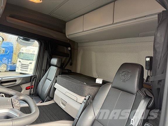 Scania P340 Camiones caja cerrada