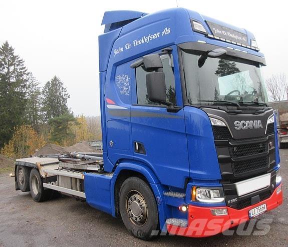 Scania R520 6x2*4 Camiones con gancho