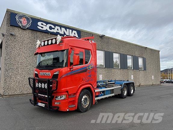 Scania R650B6x4NB Camiones con gancho
