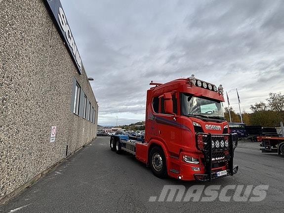 Scania R650B6x4NB Camiones con gancho